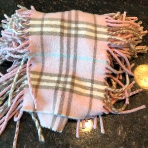 Burberry Happy fringe scarf!